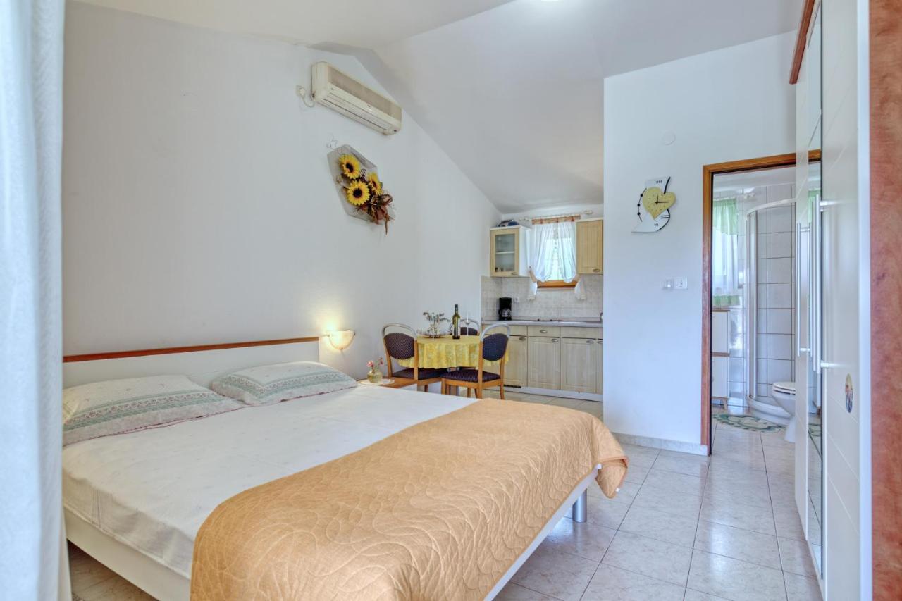 Apartmets Slavica 1644 บานโจเล ภายนอก รูปภาพ
