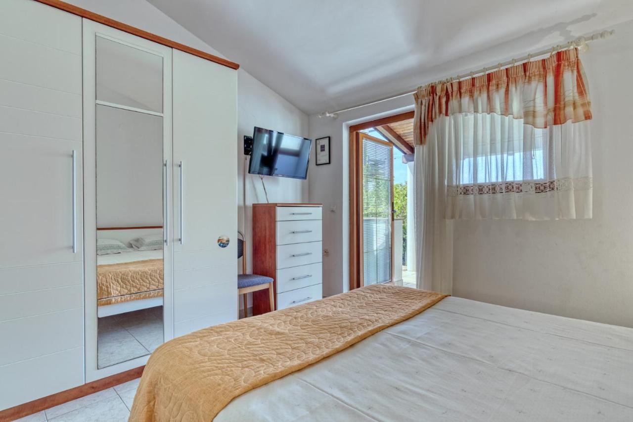 Apartmets Slavica 1644 บานโจเล ภายนอก รูปภาพ