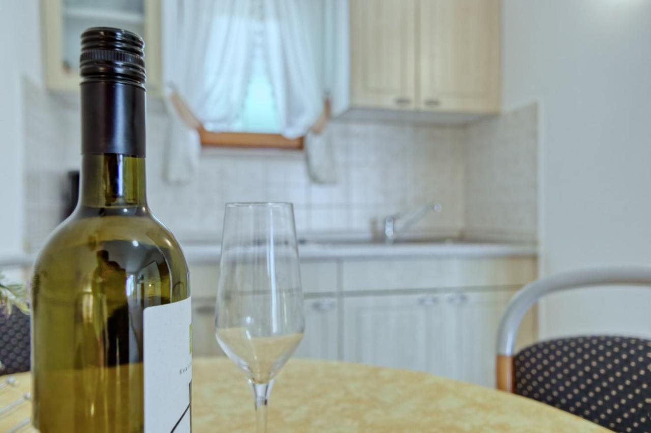Apartmets Slavica 1644 บานโจเล ภายนอก รูปภาพ
