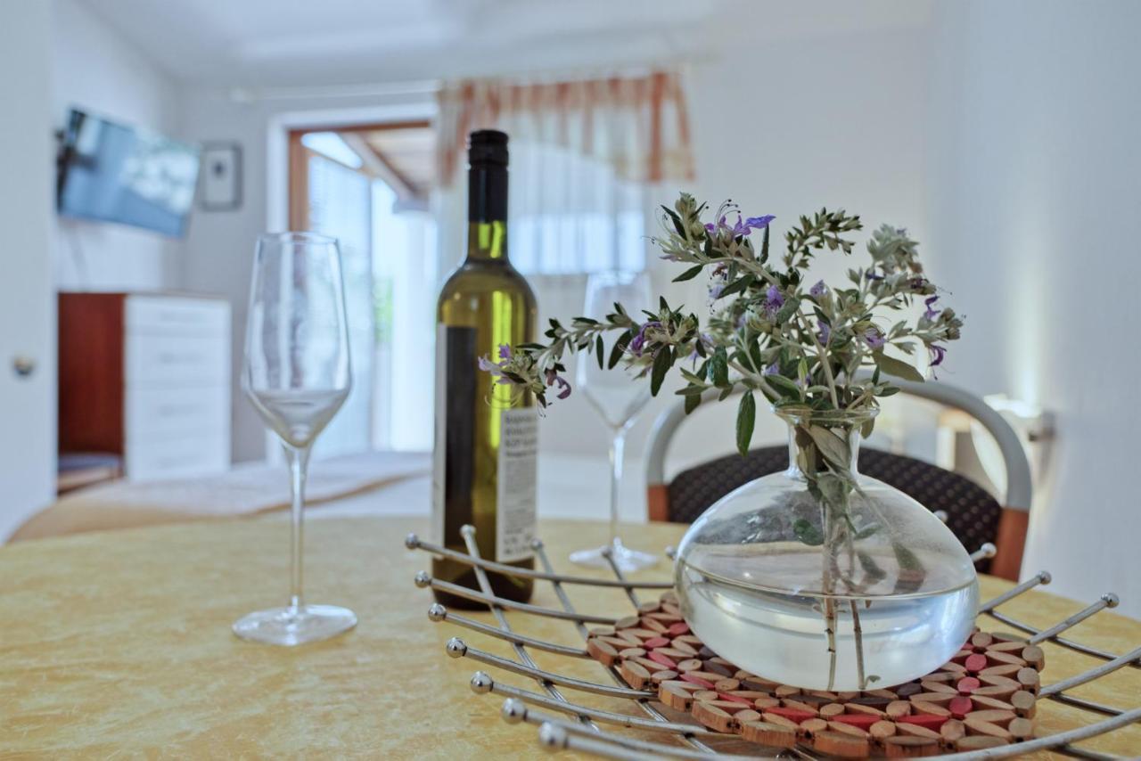 Apartmets Slavica 1644 บานโจเล ภายนอก รูปภาพ