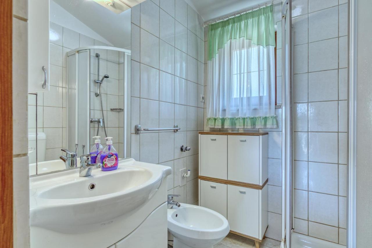 Apartmets Slavica 1644 บานโจเล ภายนอก รูปภาพ